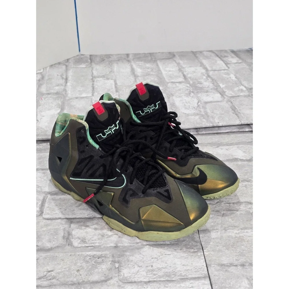 Nike LeBron 11 XI‎ King's Pride Parachute Gold Size 7 Sneakers Shoes 616175-700